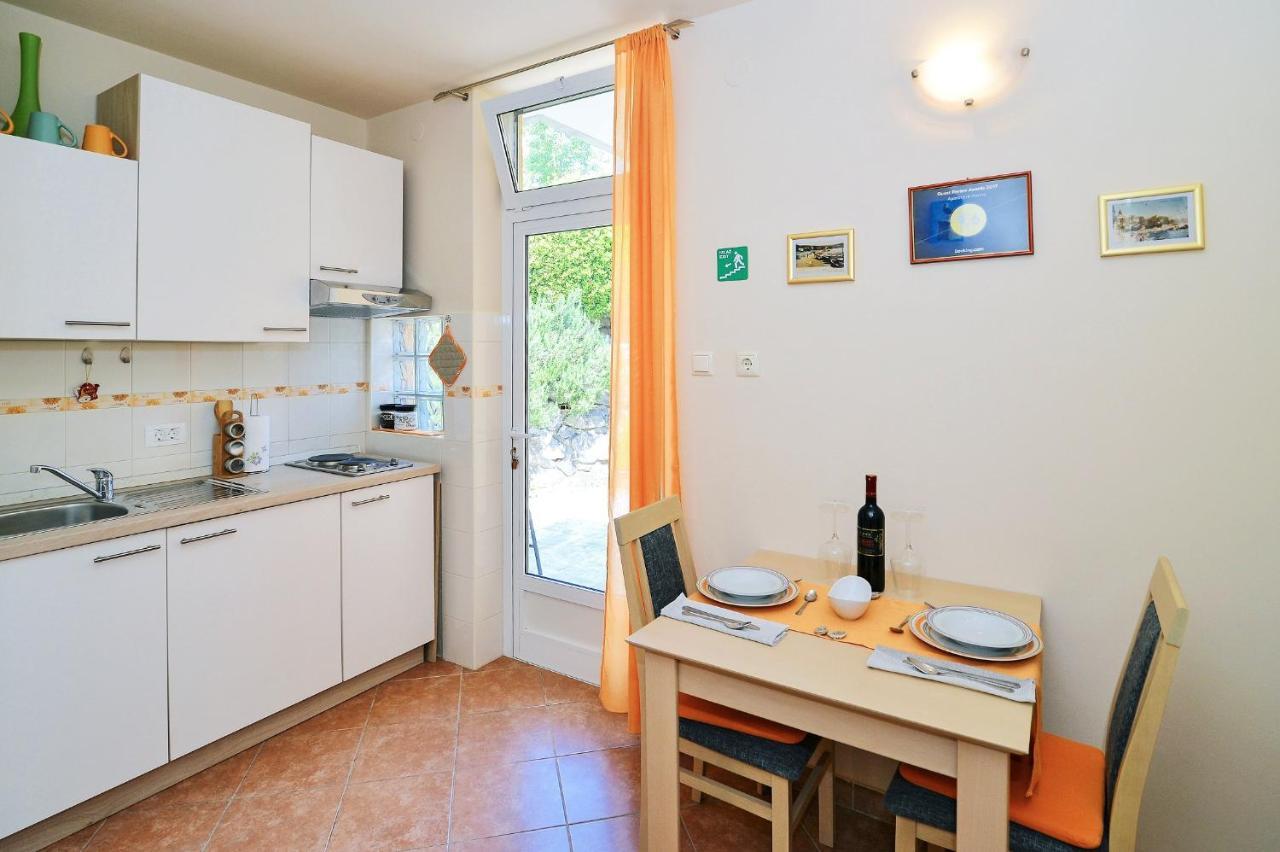 Charming Getaway W Panoramic Sea Views And Rewarded Garden Apartment *