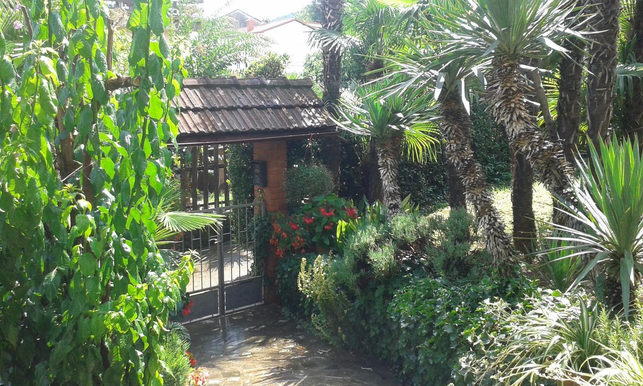 Charming Getaway W Panoramic Sea Views And Rewarded Garden Apartman